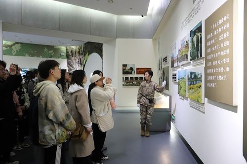 賡續(xù)英烈精神 傳承紅色血脈 藝術(shù)學(xué)院組織開(kāi)展 清明祭英烈 共筑中華魂〞愛(ài)國(guó)主義教育活動(dòng)